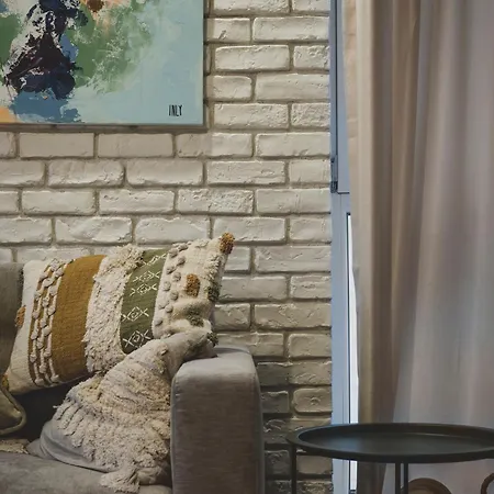 Stylish 1bd - Free Private Garage Apartment *