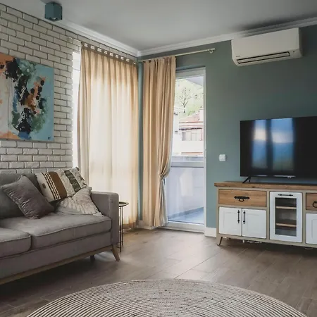 Stylish 1bd - Free Private Garage Apartment Plovdiv
