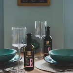 Stylish 1bd - Free Private Garage Apartament